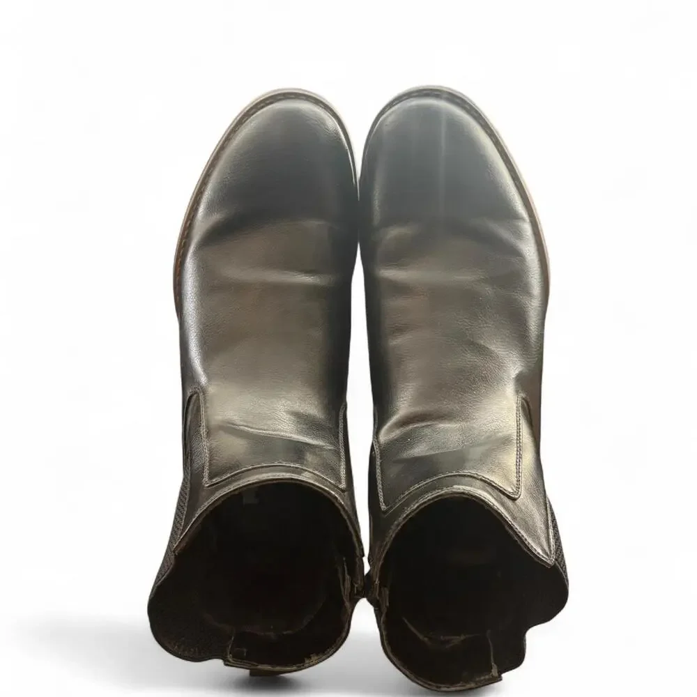 Michael Strahan Collection black leather Chelsea boots